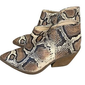 Vince Camuto GEEANNE Leather Snake Print Western Ankle Booties Size 8 1/2 M